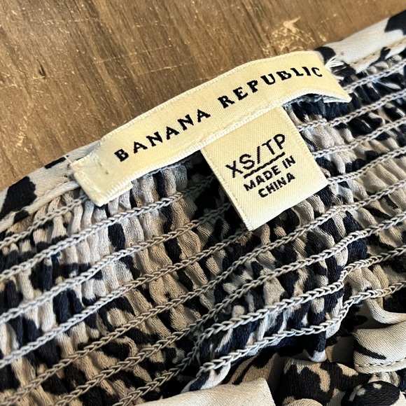 Banana Republic Patterned Scoop Neck Blouse XSmall - Picture 3 of 9